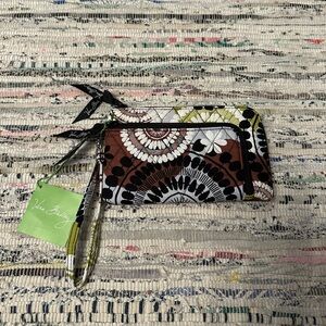 NWT Vera Bradley Zip Zip Wristlet Cocoa Moss